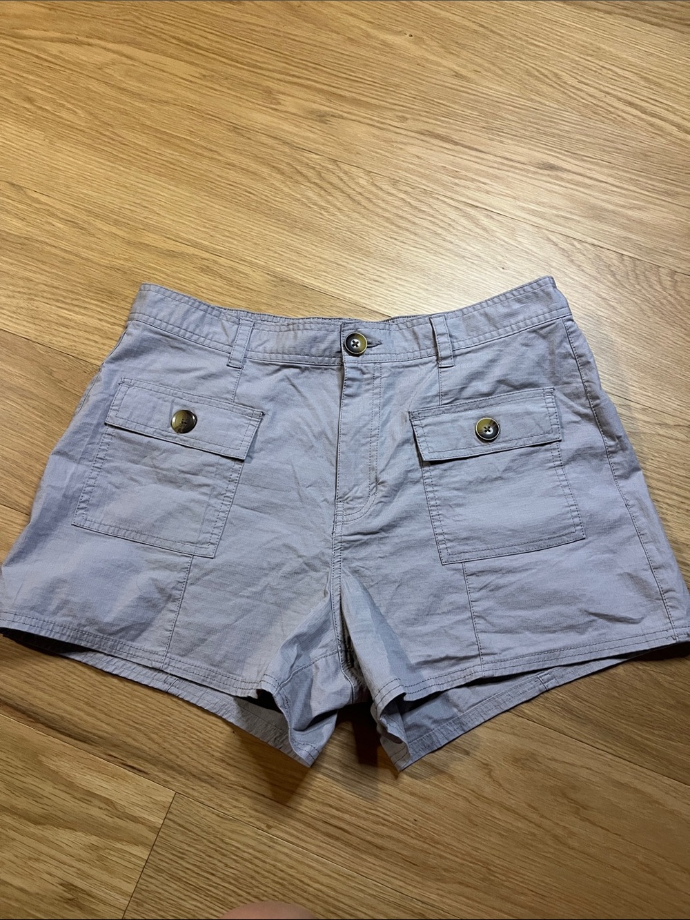 Vuori Women’s Vintage RipStop Utility Short-
Lavender size L